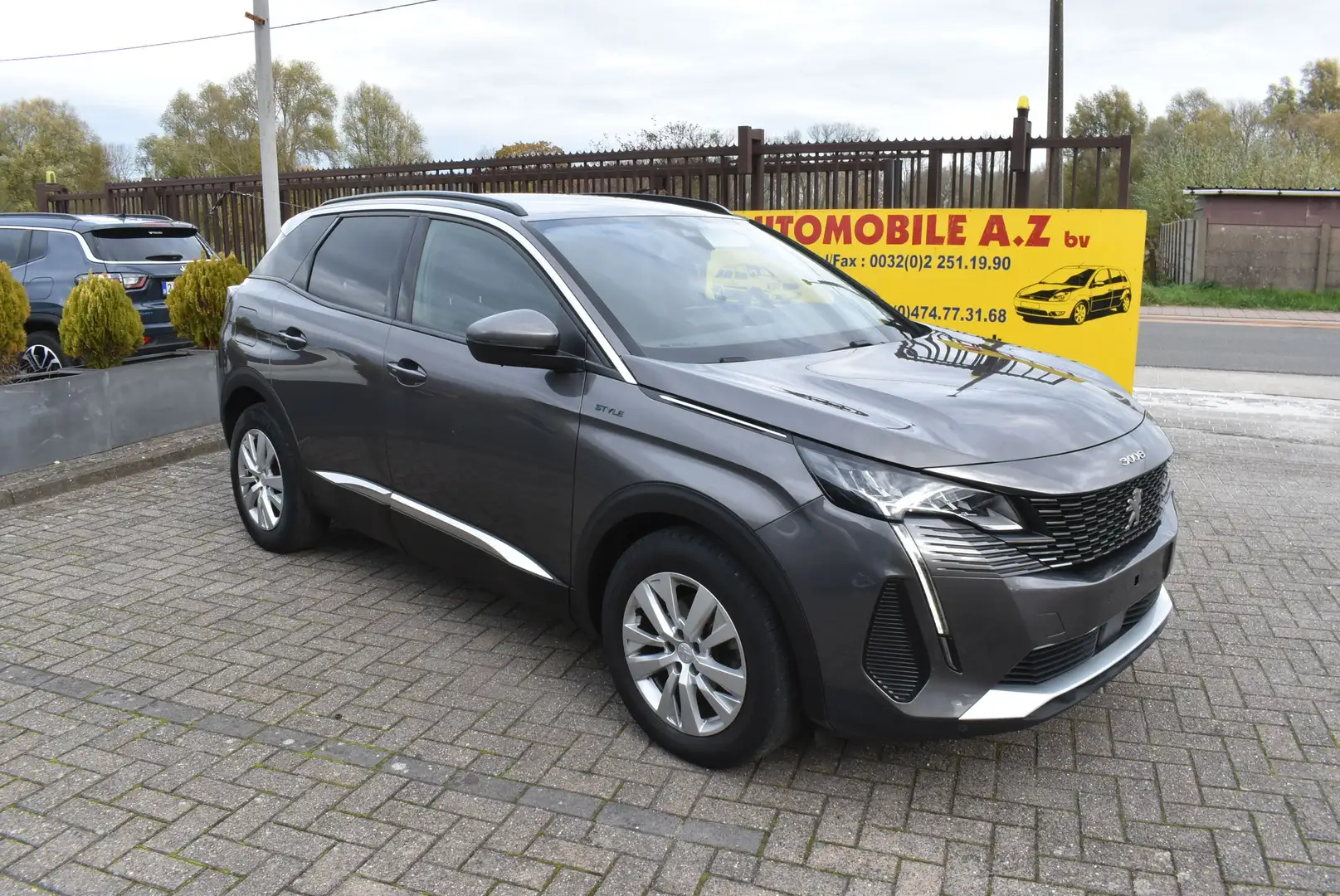 Peugeot 3008 1.2i Style Full Led / GPS ***12M GARANTIE*** Gris - 1