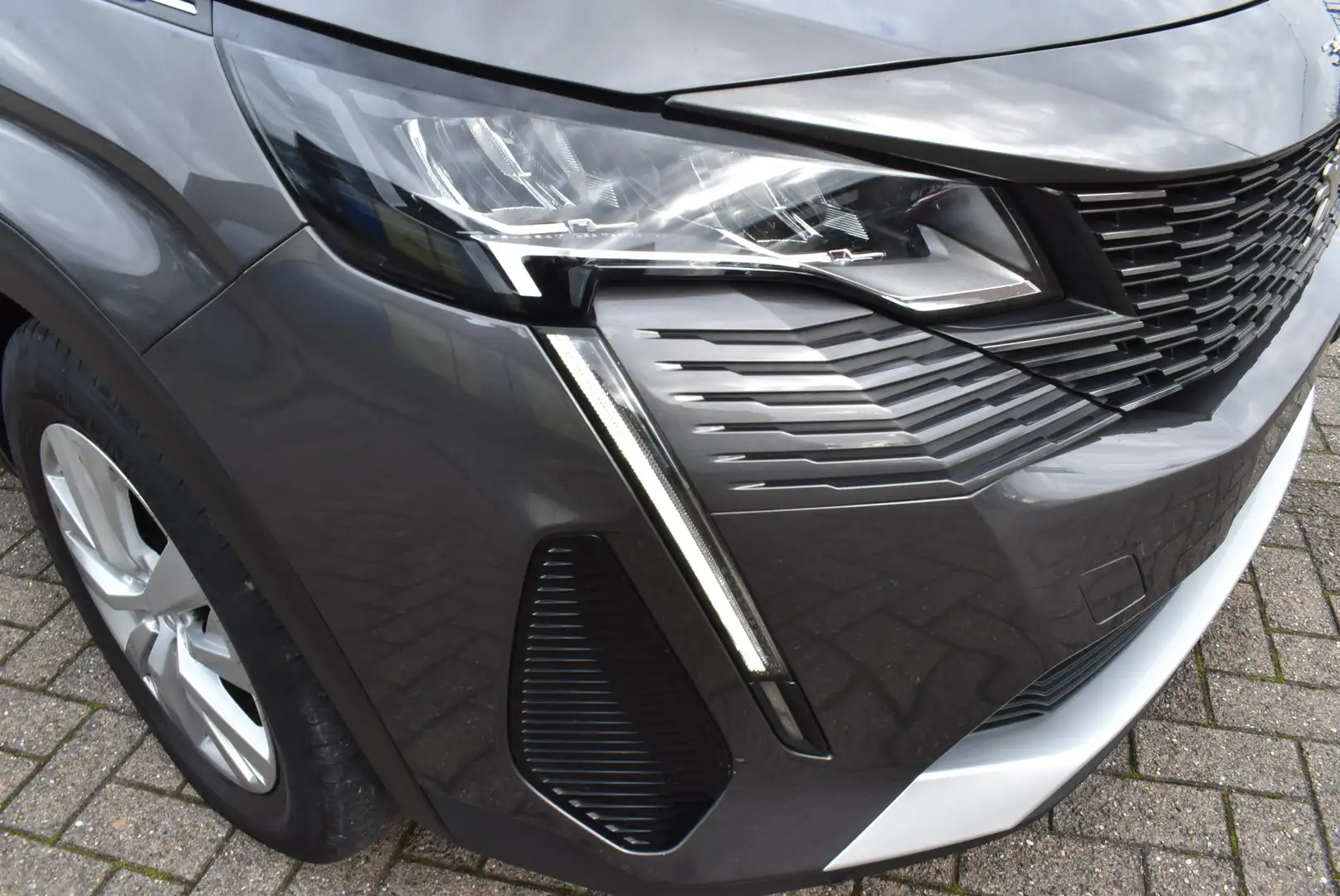 Peugeot 3008 1.2i Style Full Led / GPS ***12M GARANTIE*** Gris - 2