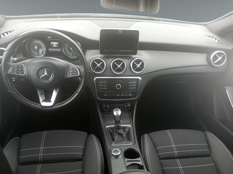Mercedes-Benz CLA 180 — photo 6