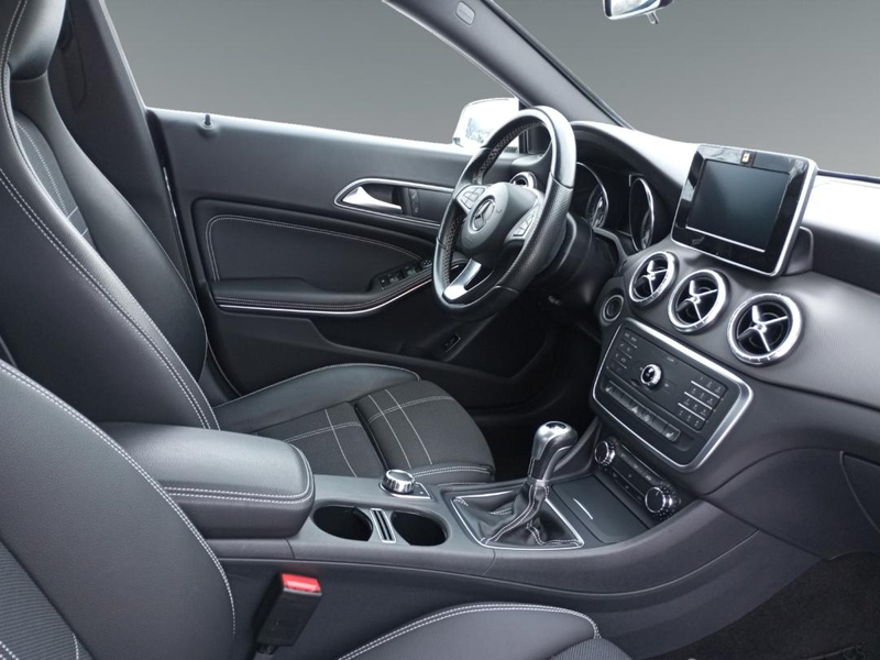 Mercedes-Benz CLA 180 — photo 2