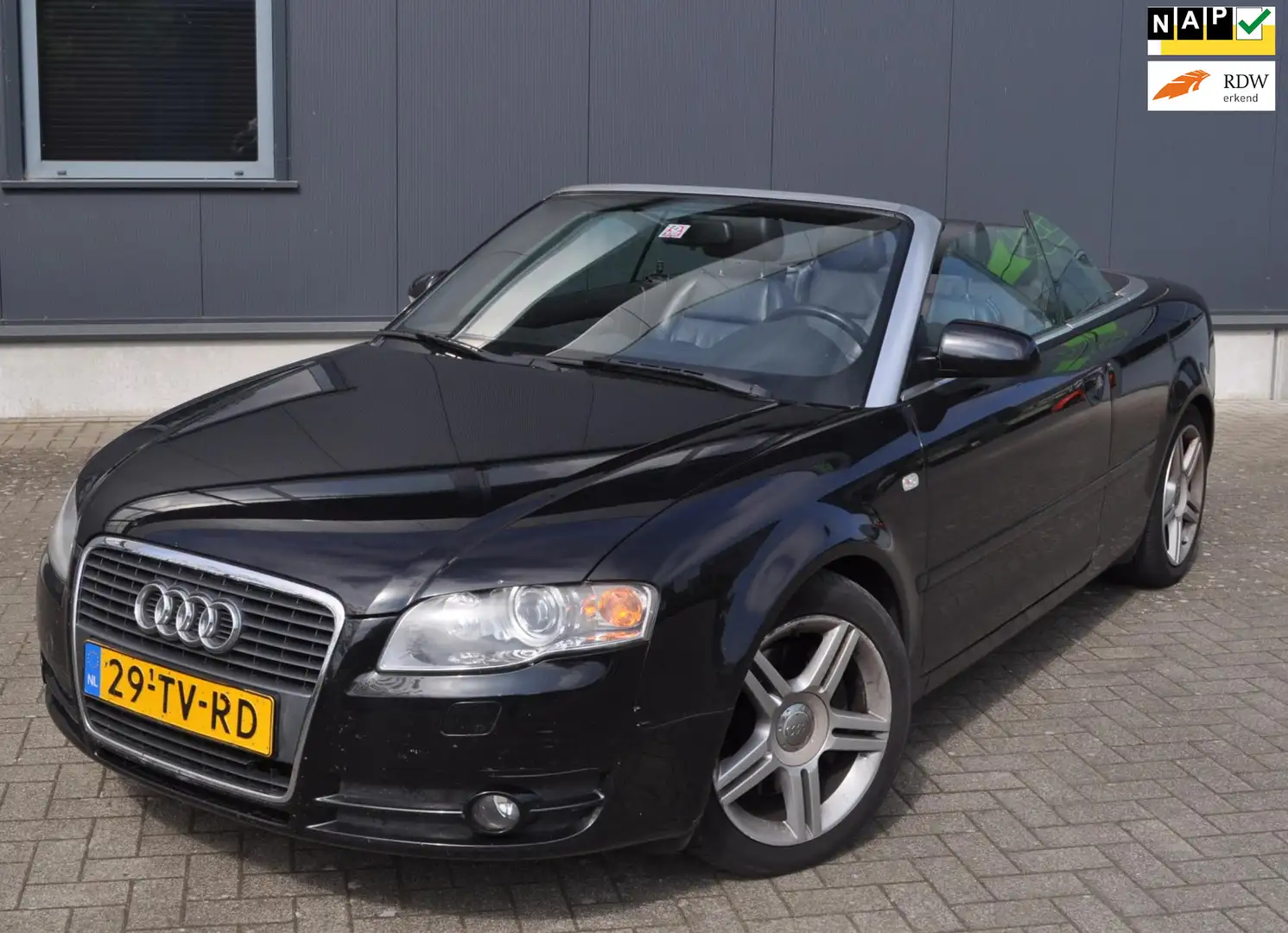 Audi A4 Cabriolet 3.2 FSI Pro Line, netto € 5.999, bijtel Zwart - 1