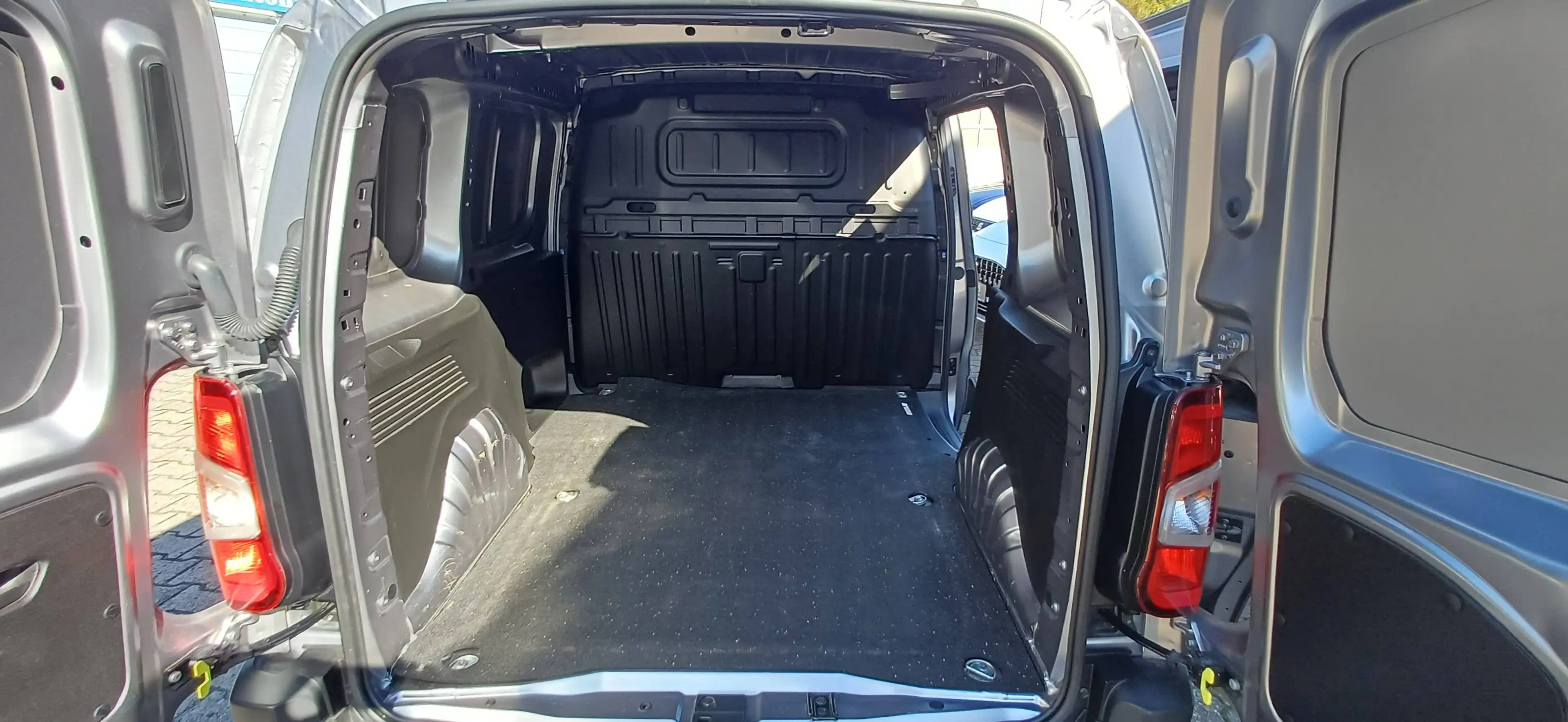 Opel Combo Combo Cargo-Klima-Navi-Sitz+Lenkradhzg-Grau Metallic-PDC — photo 13
