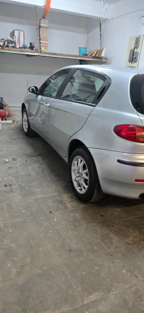 Alfa Romeo 147 147 I 2000 5p 1.6 ts Progression 105cv Gris - 1