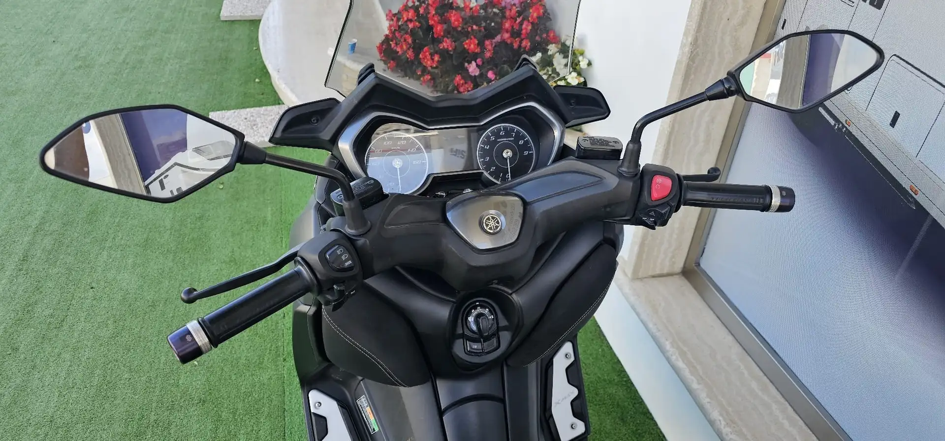 Yamaha X-Max 300 Tech Max Nero - 2