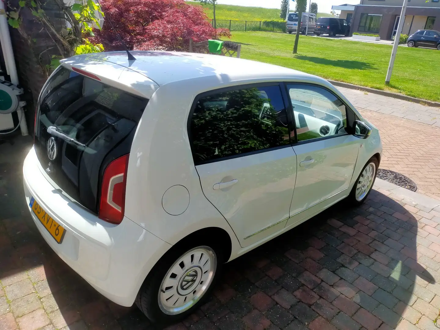 Volkswagen up! 1.0 high up! BlueM. 5drs origineel NL auto Wit - 1