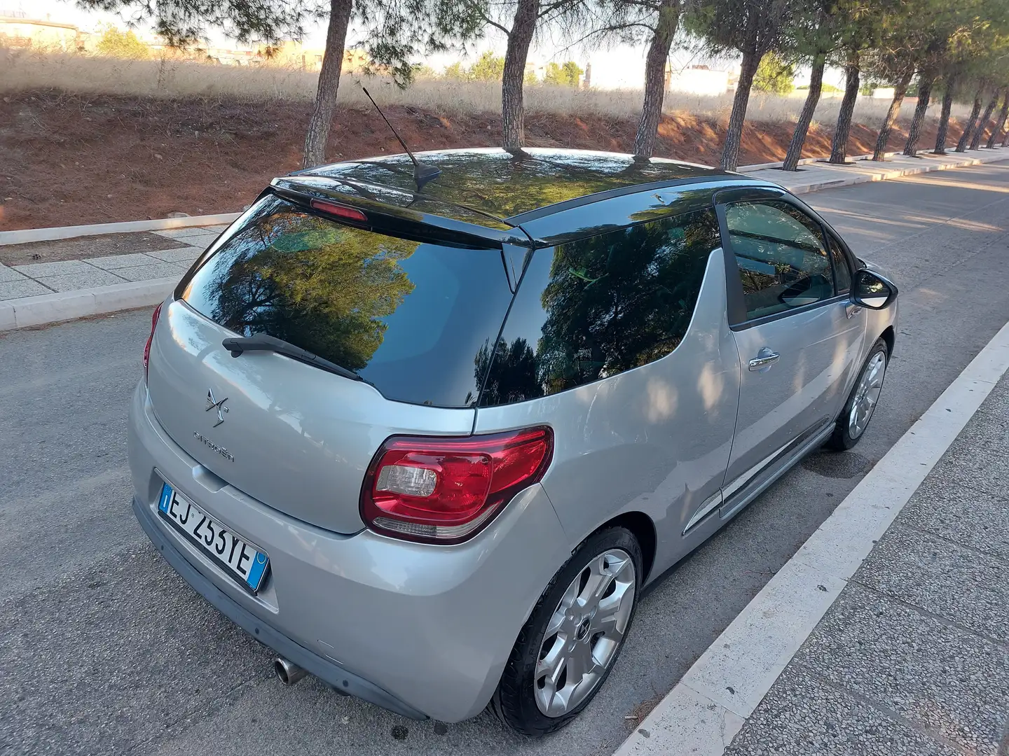 Citroen DS3 DS3 1.6 hdi So Chic 92cv Zilver - 2