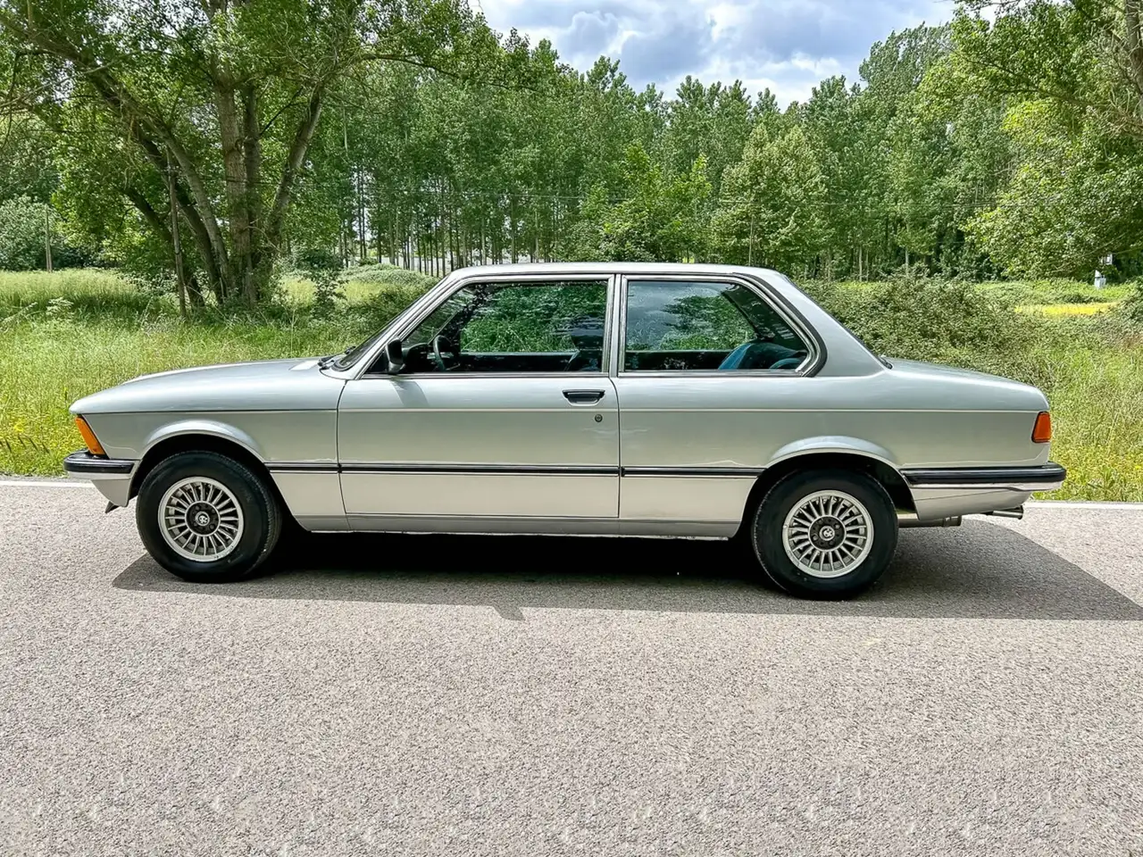 BMW 323i, foto 2