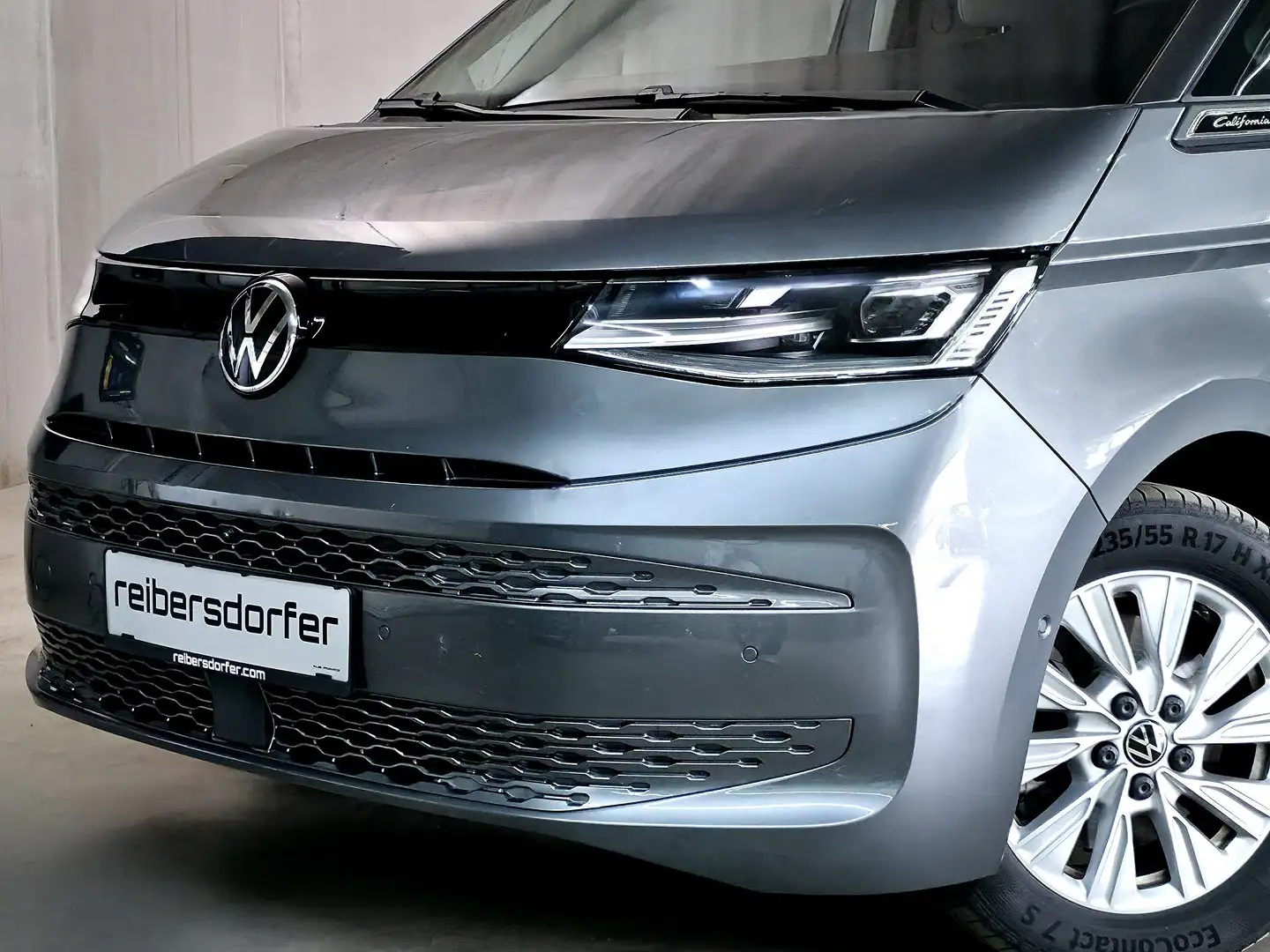 Volkswagen T7 California VW T7 California Beach eHybrid 180 kW 4M Grau - 2