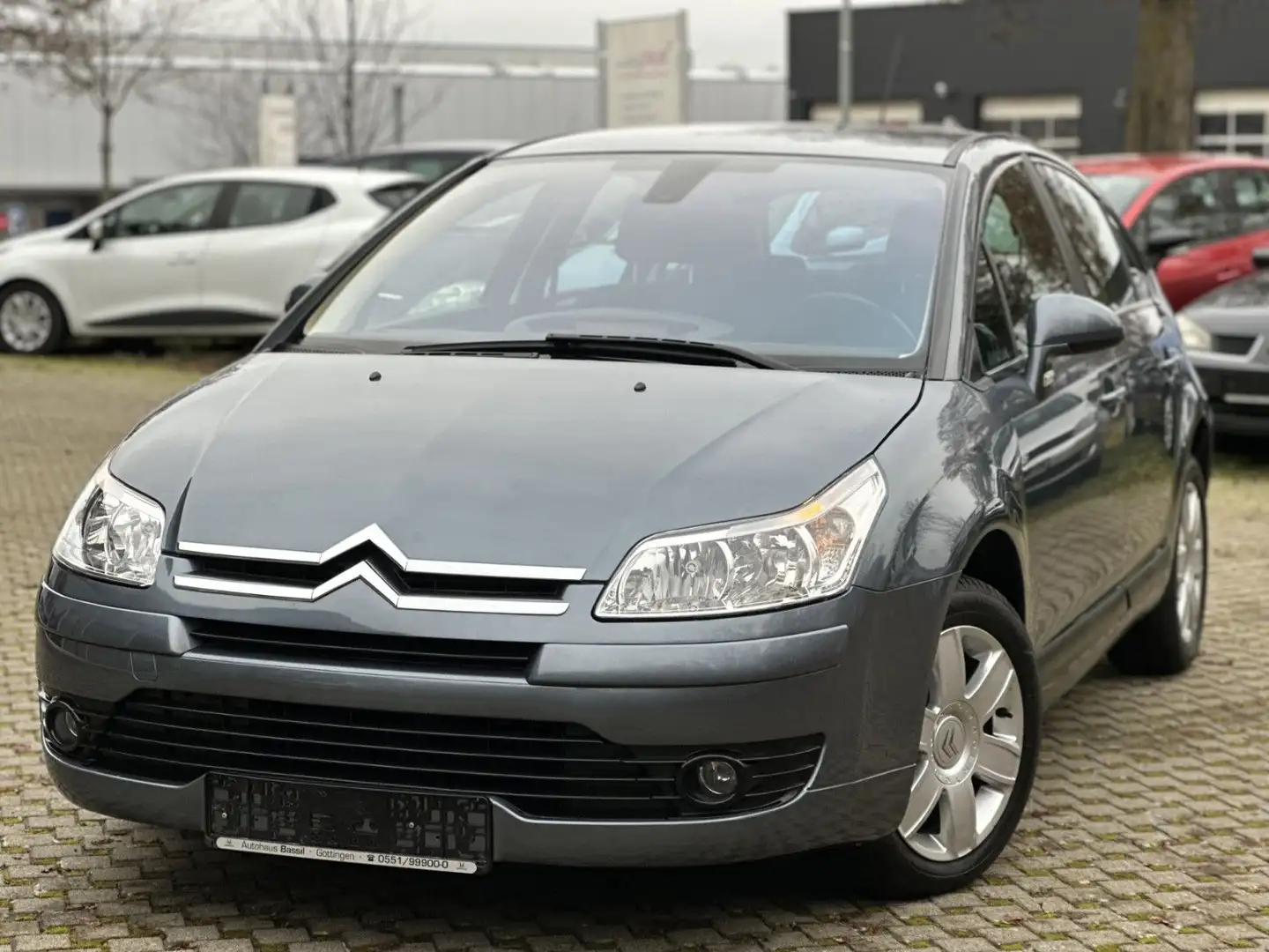 Citroen C4 Lim. Confort Grau - 1