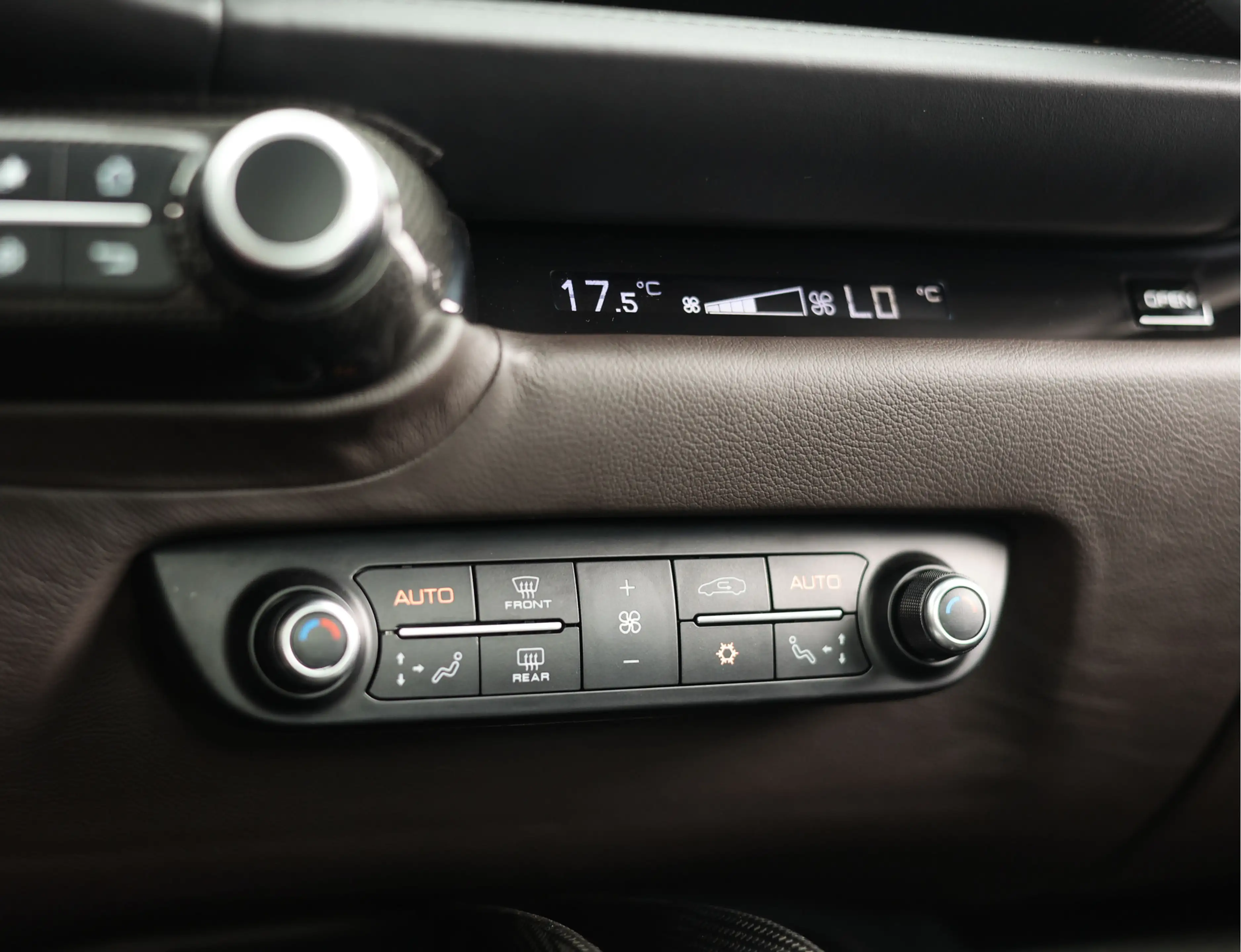 Ferrari 812 6.5 V12 Superfast HELE | Tailor Made - Blu Micaliz — photo 42
