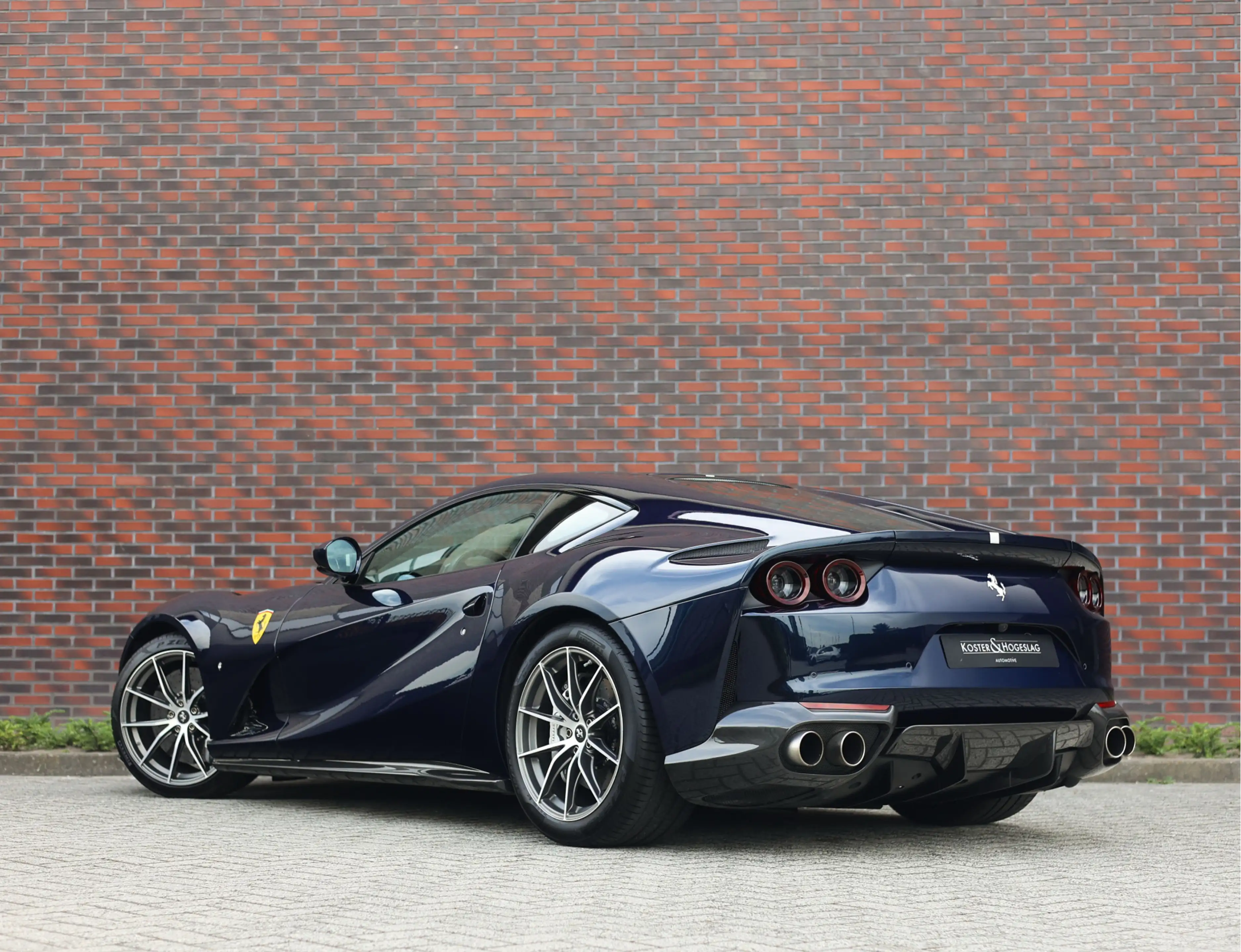 Ferrari 812 6.5 V12 Superfast HELE | Tailor Made - Blu Micaliz — photo 2