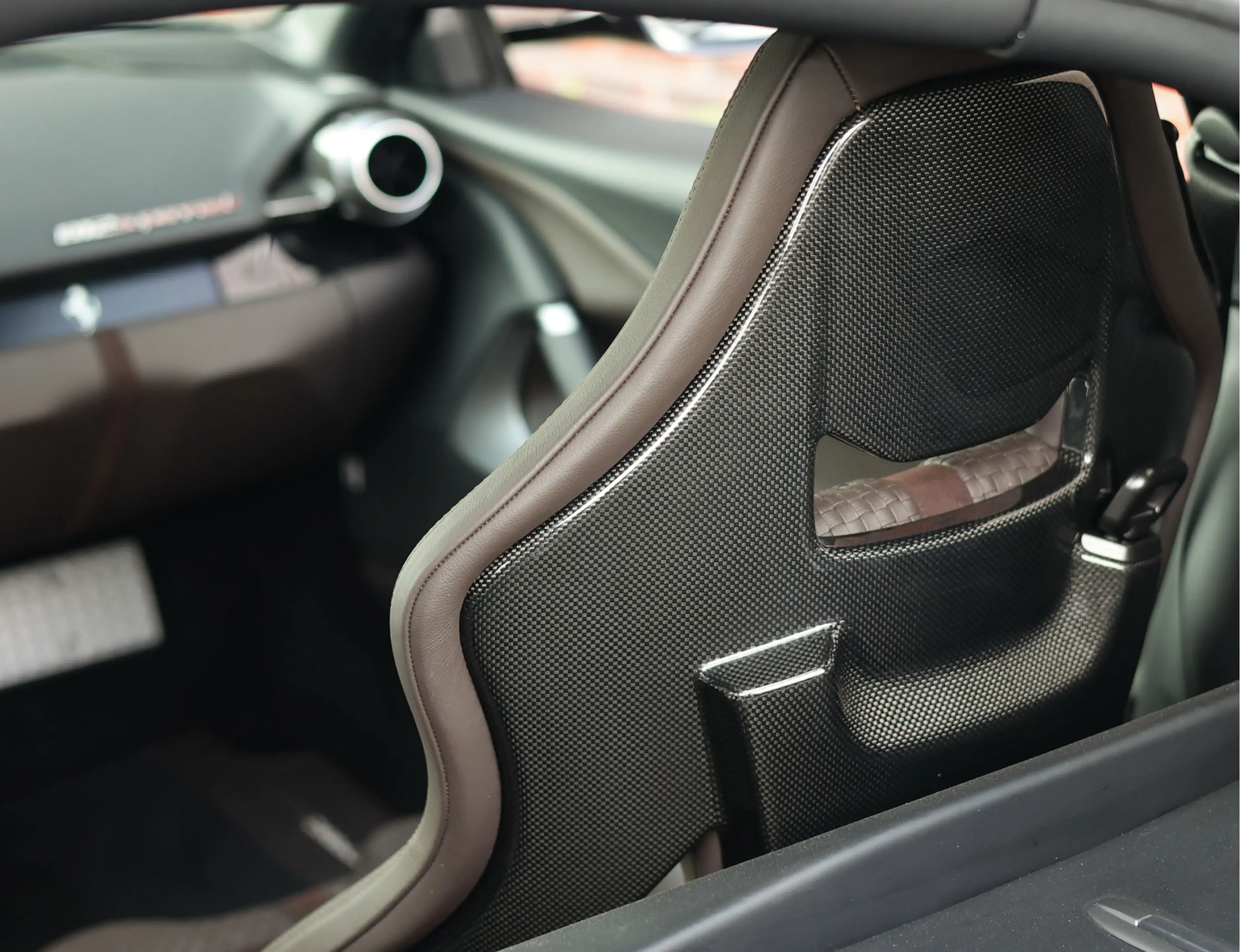 Ferrari 812 6.5 V12 Superfast HELE | Tailor Made - Blu Micaliz — photo 5