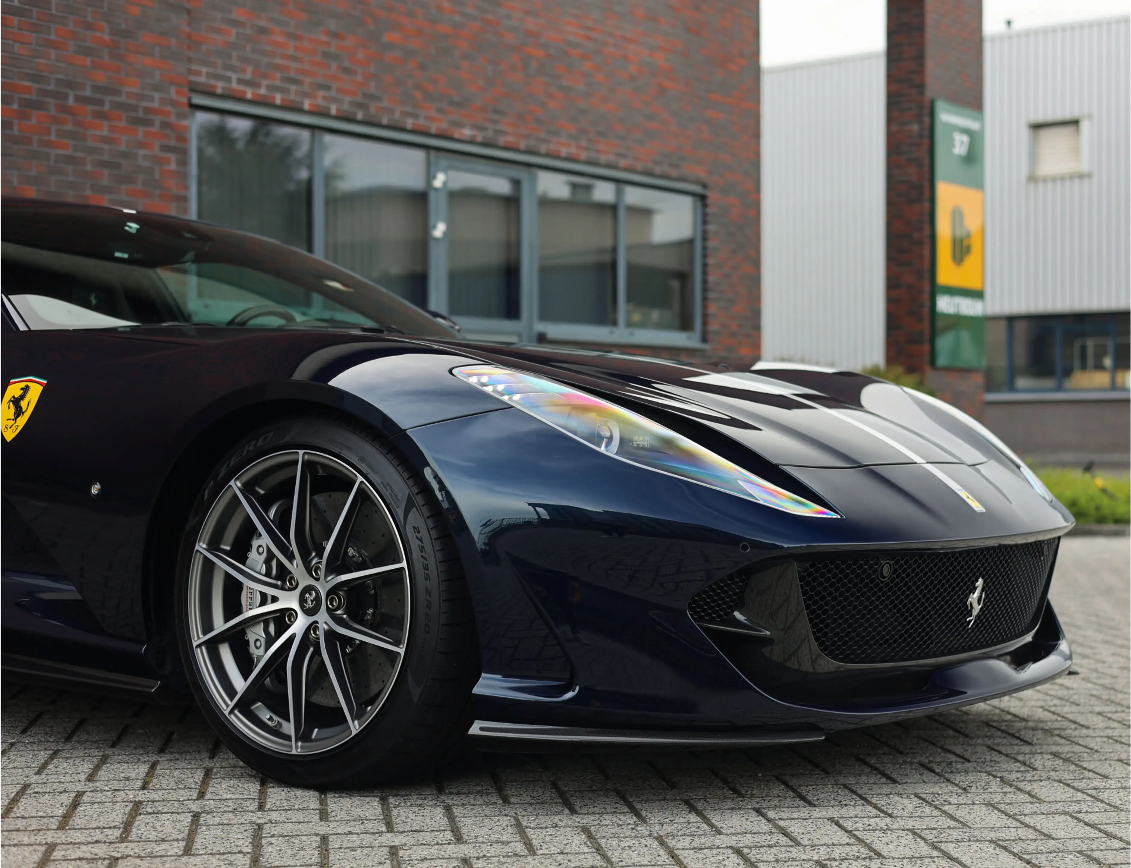 Ferrari 812 6.5 V12 Superfast HELE | Tailor Made - Blu Micaliz — photo 8