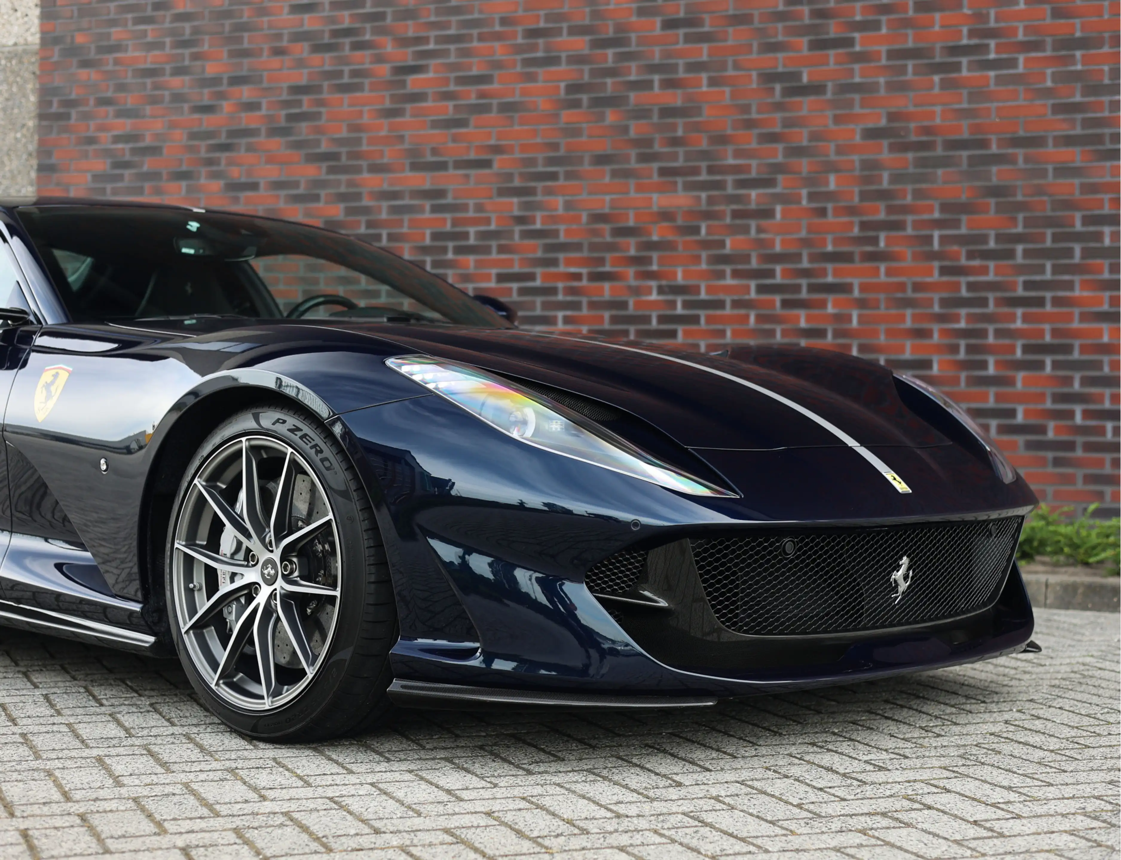 Ferrari 812 6.5 V12 Superfast HELE | Tailor Made - Blu Micaliz — photo 21