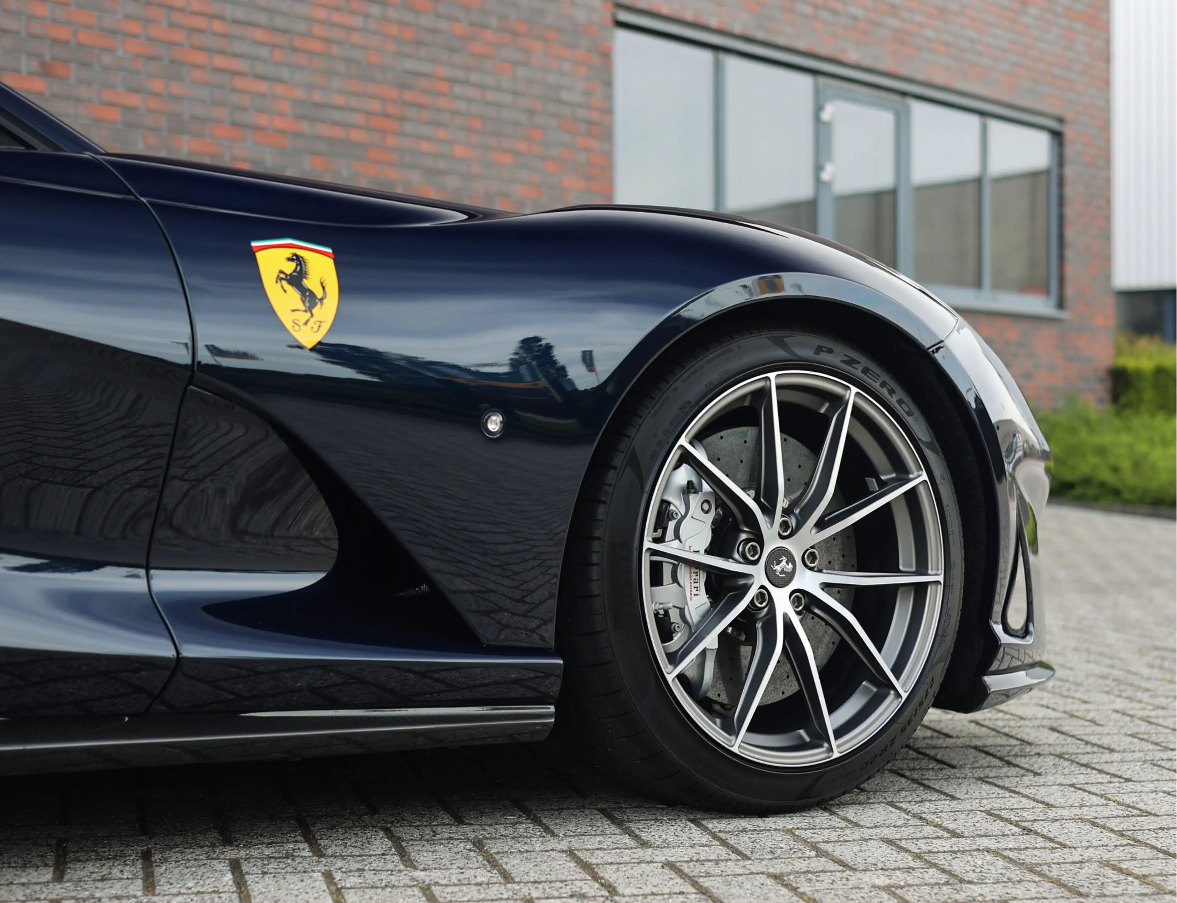 Ferrari 812 6.5 V12 Superfast HELE | Tailor Made - Blu Micaliz — photo 22