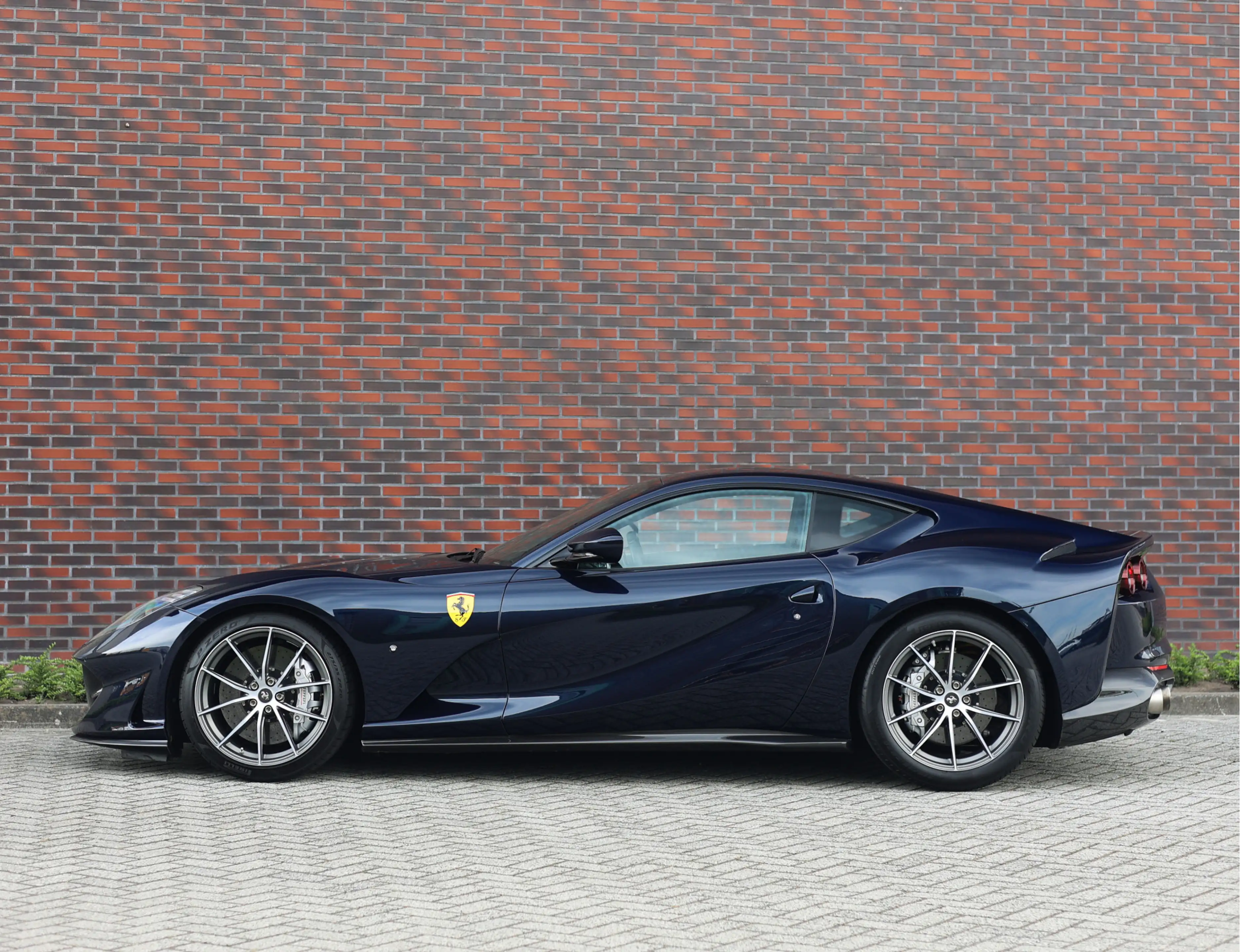 Ferrari 812 6.5 V12 Superfast HELE | Tailor Made - Blu Micaliz — photo 18