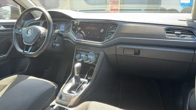 Volkswagen T-Roc view 10
