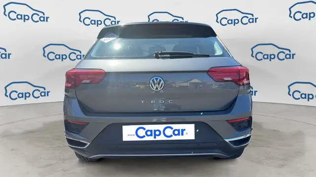 Volkswagen T-Roc view 3