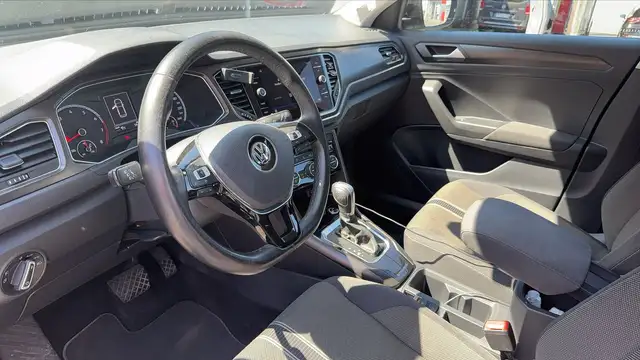 Volkswagen T-Roc view 8