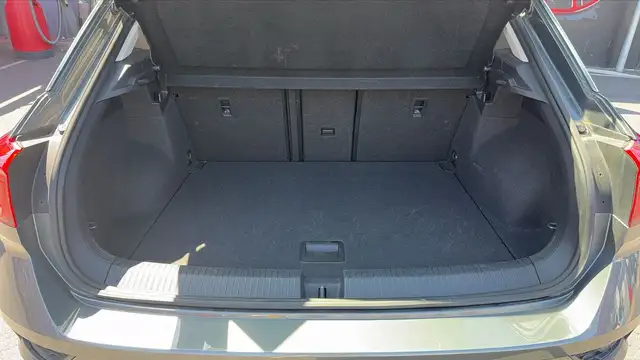 Volkswagen T-Roc view 14