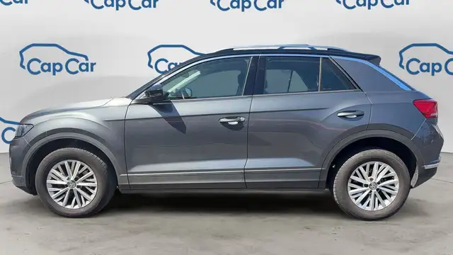 Volkswagen T-Roc view 2
