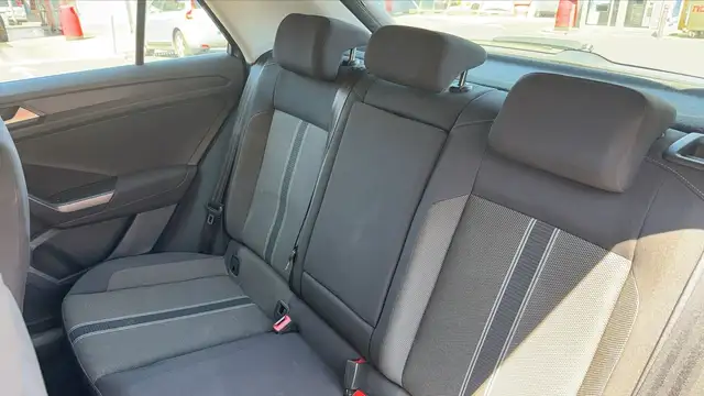 Volkswagen T-Roc view 9