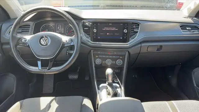 Volkswagen T-Roc view 11