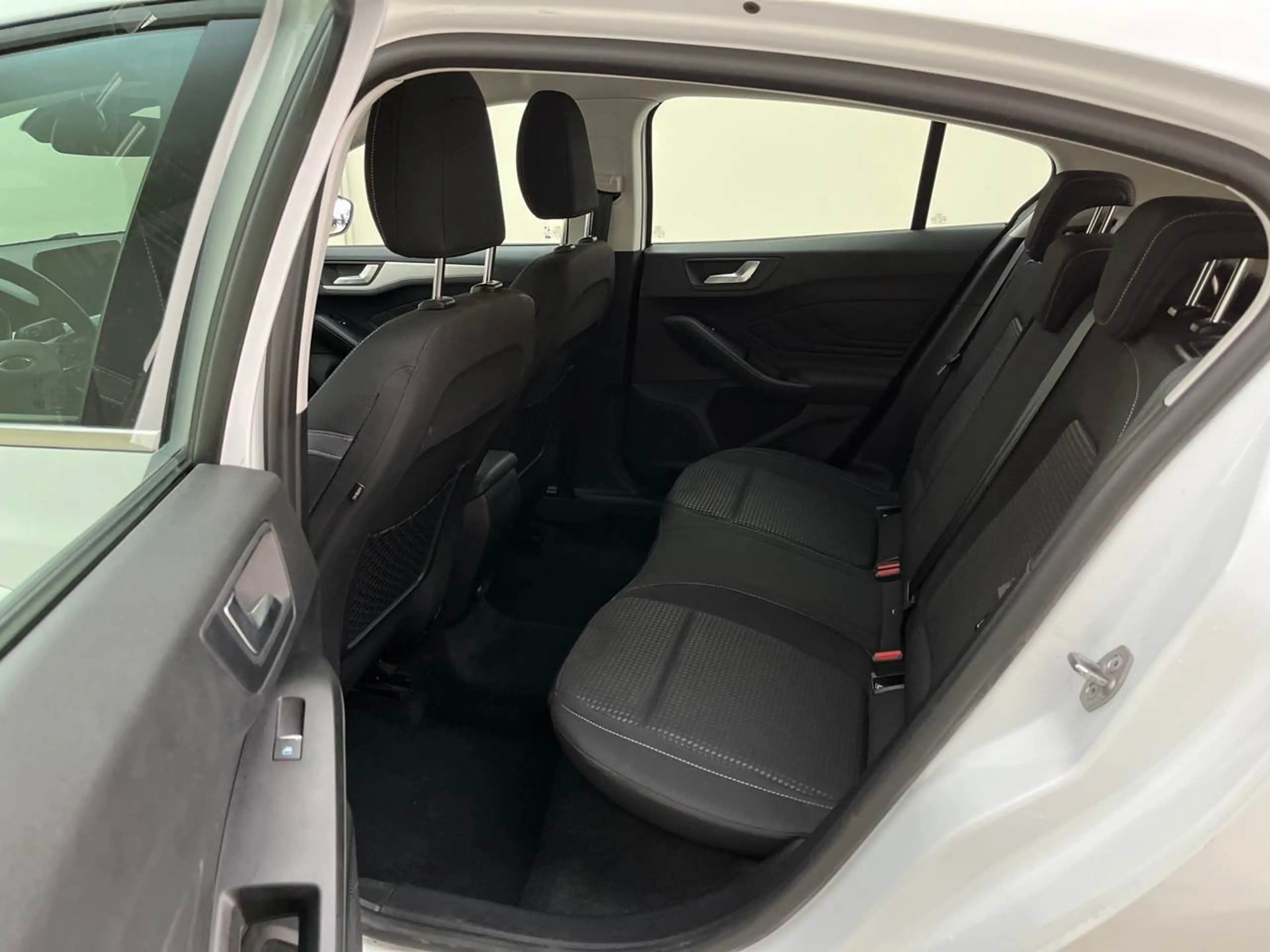 Ford Focus 1.0 EcoBoost Cool&Connect SpoSi BLIS LED — photo 12