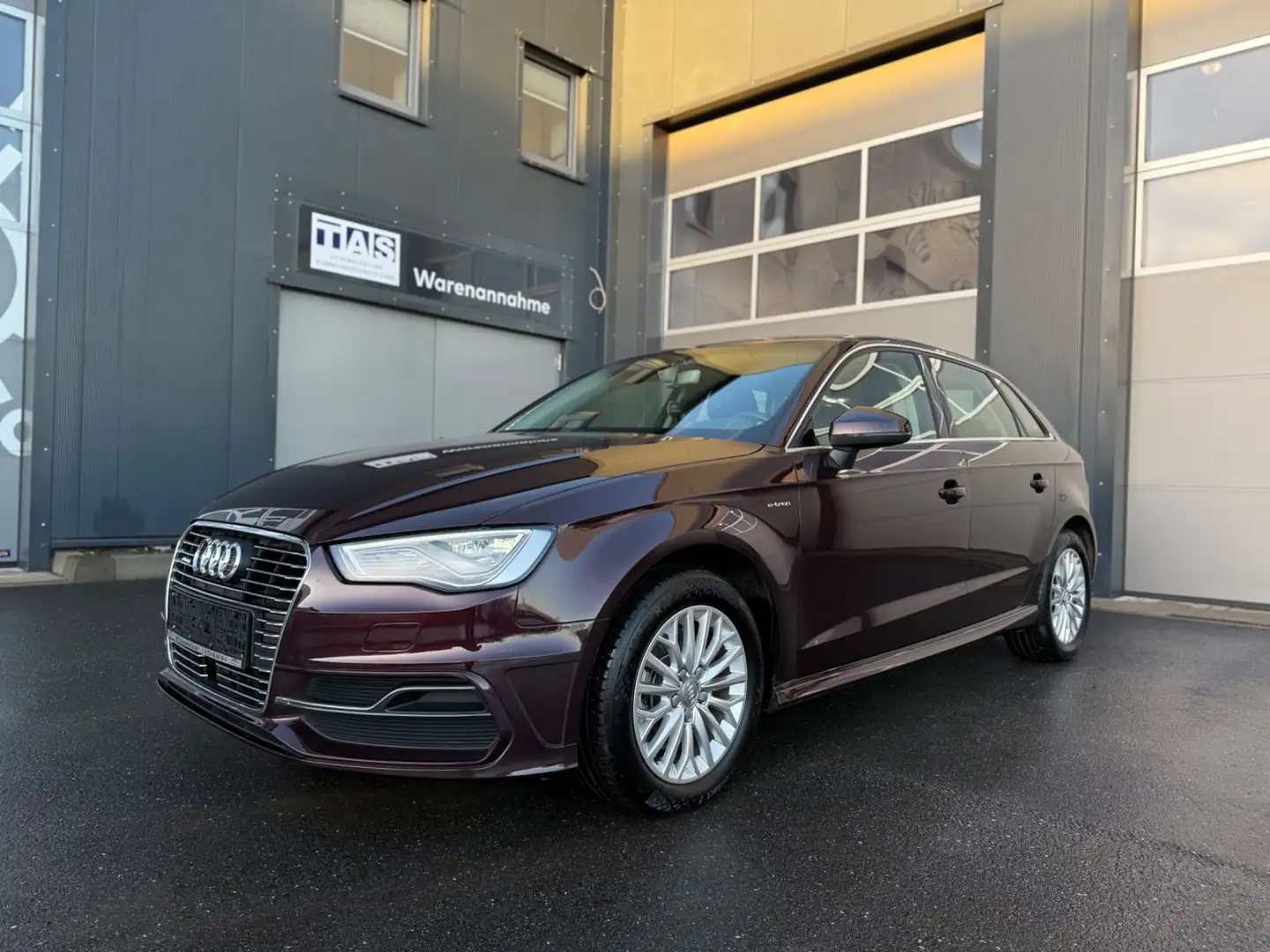 Audi A3 Sportback e-tron,LED,Keyless,Spurhalte,1.Hand Rot - 2