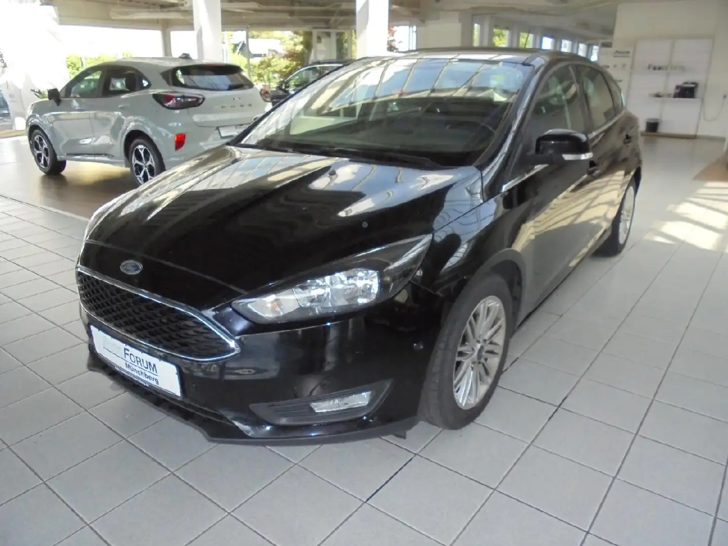 Ford Focus Cool & Connect Schwarz - 1