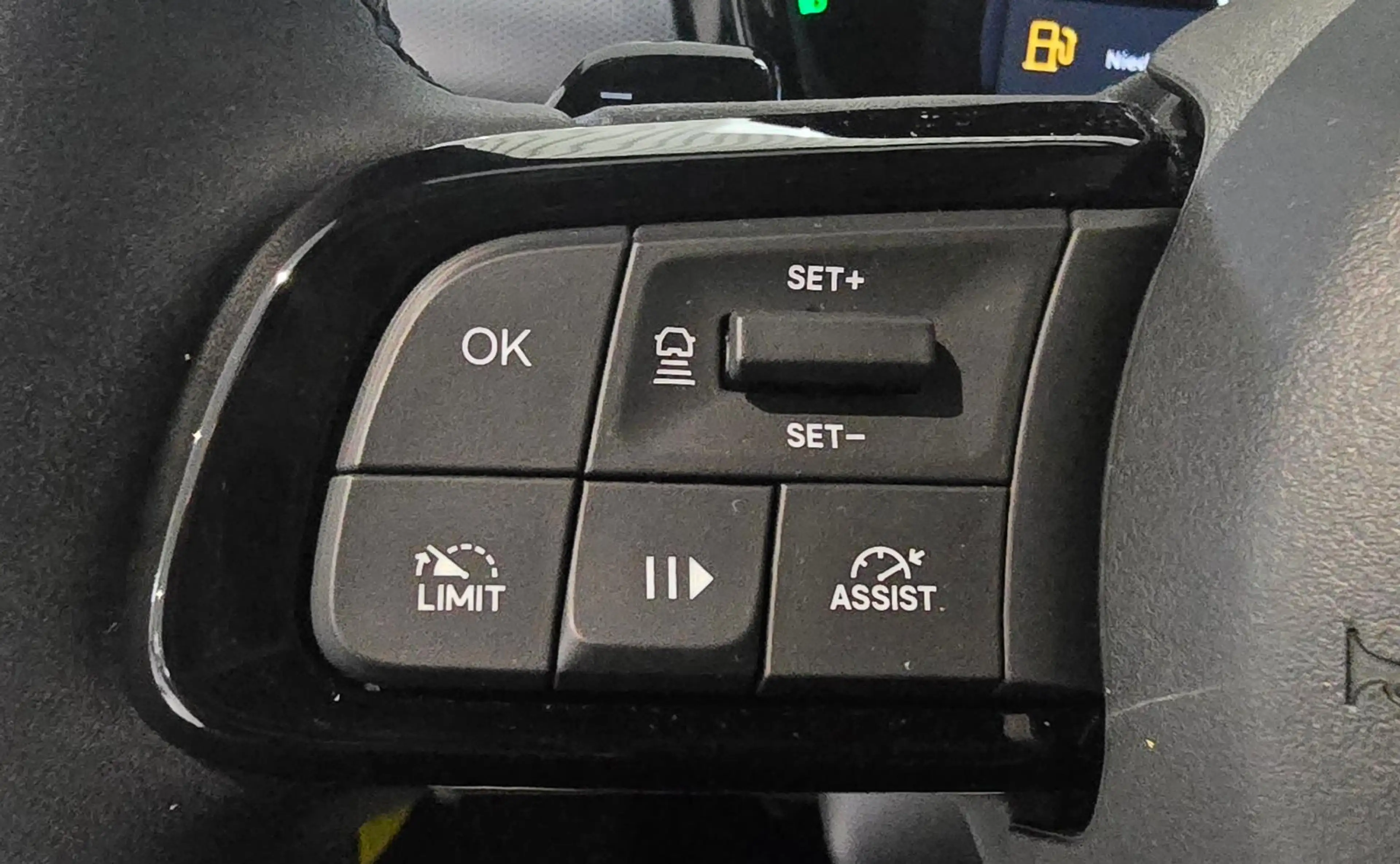 Fiat 600 Hybrid Sport - ACC -  Massagesitz — photo 15