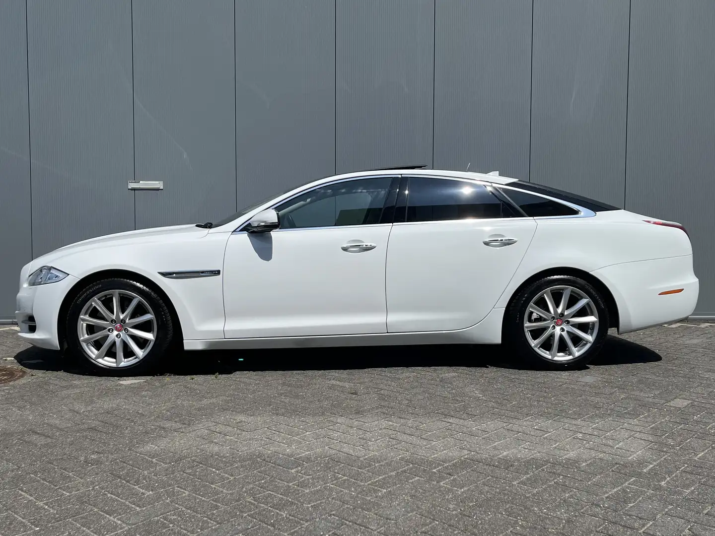 Jaguar XJ 3.0 V6D 275pk Premium Luxury Schuifdak | Bestuurde Blanco - 2