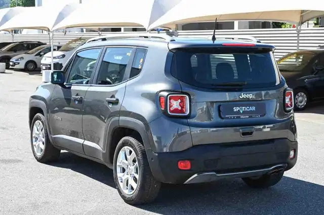 Jeep Renegade view 4