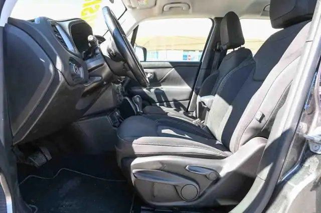 Jeep Renegade view 9
