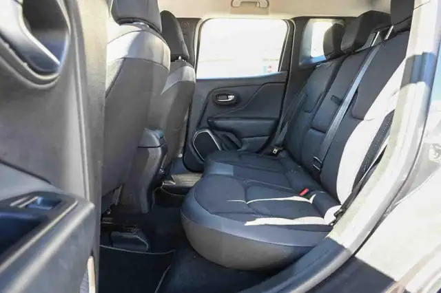 Jeep Renegade view 11