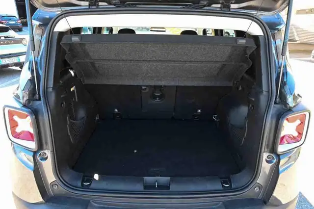 Jeep Renegade view 5