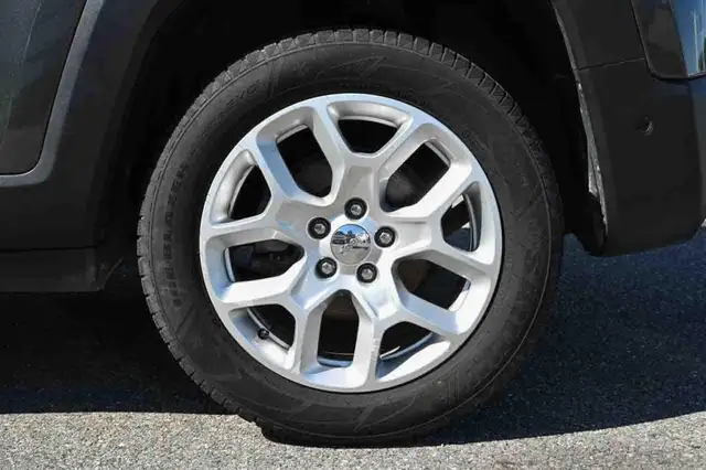 Jeep Renegade view 6