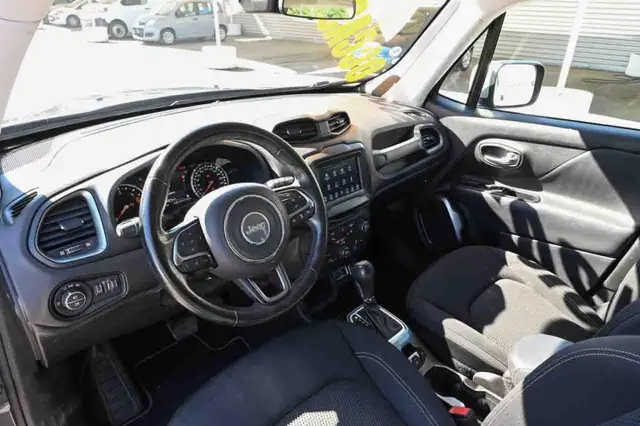 Jeep Renegade view 8