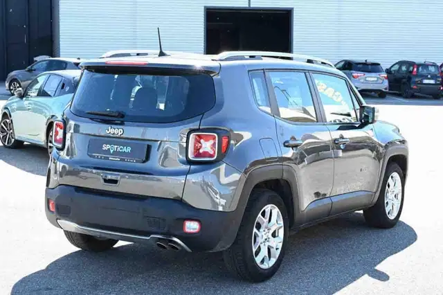 Jeep Renegade view 3