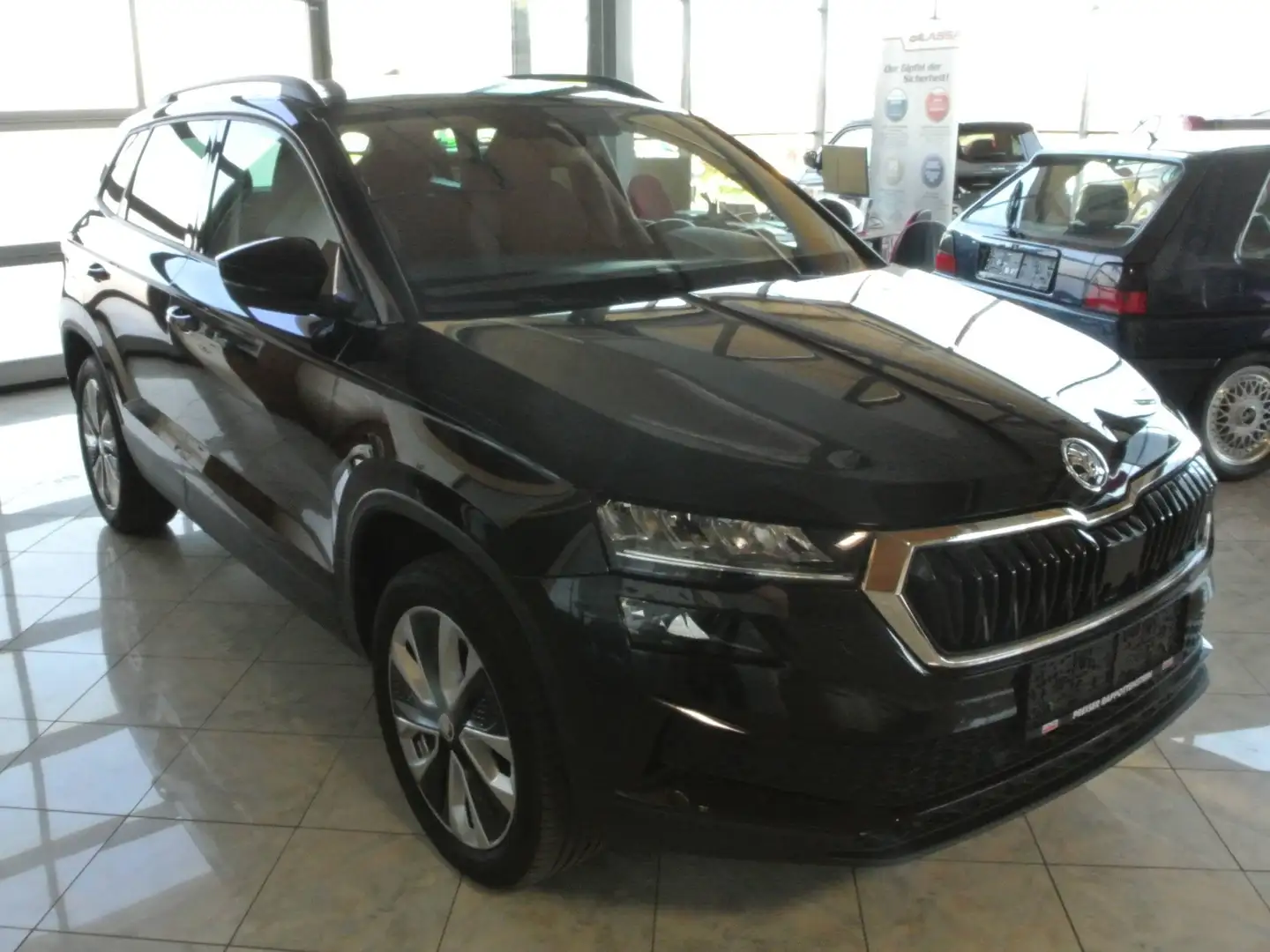 Skoda Karoq Style 4x4 2,0 TDI DSG *4xSHZG/KEYLESS/ACC/APP/NAVI/KAMERA/LED* Schwarz - 2