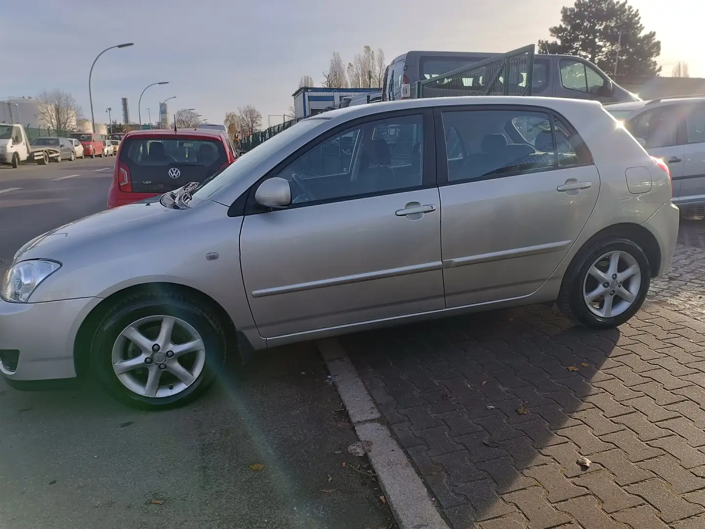 Toyota Corolla 1.4 Sol / 5Türig Grau - 2