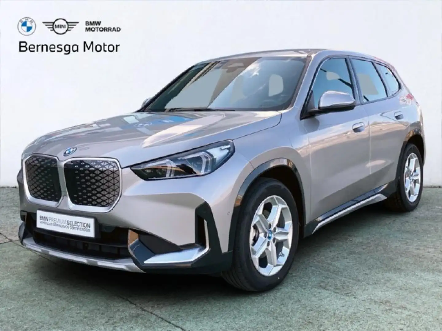BMW iX1 eDrive20 Plateado - 1