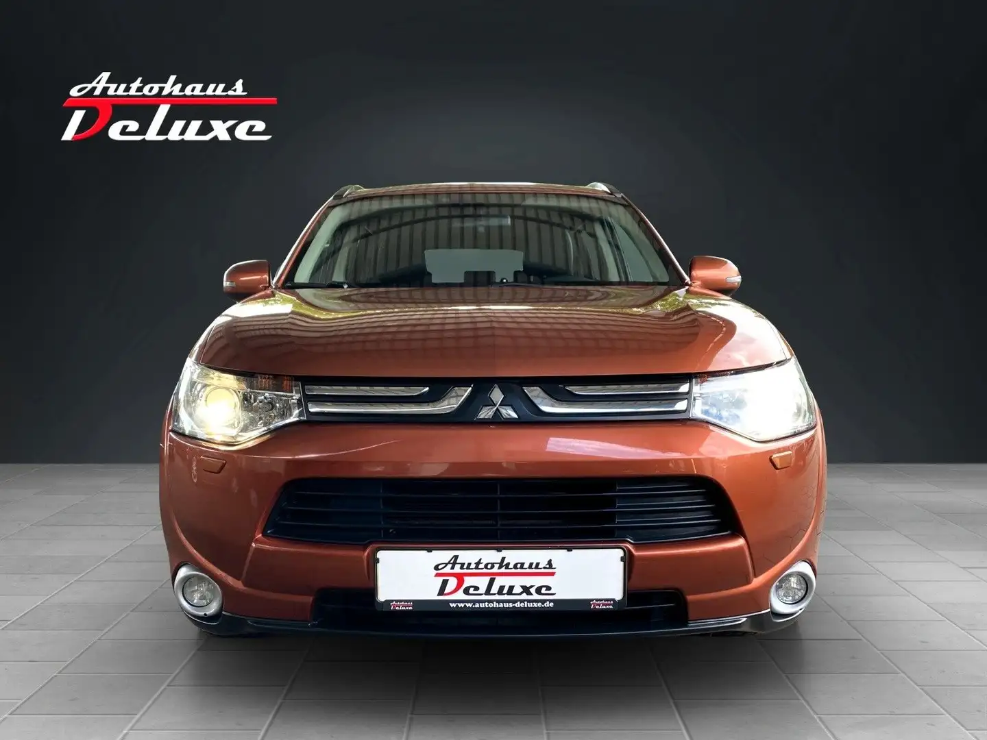 Mitsubishi Outlander 2,2 DI-D 4WD NAVI-KAMERA-AHK-7-SITZER Orange - 2