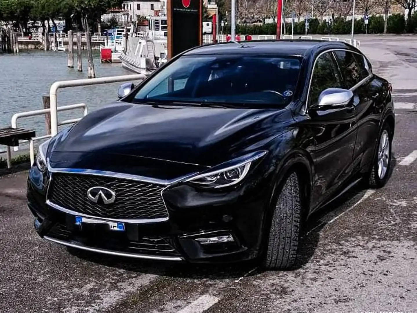 Infiniti Q30 Q30 1.5d Business Executive 109cv dct Fekete - 2
