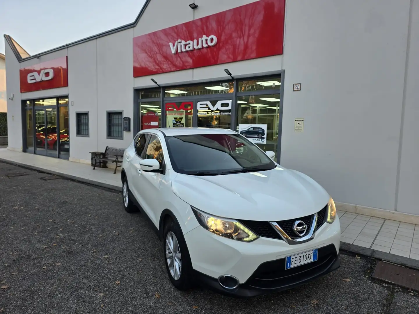 Nissan Qashqai Qashqai II 2014 1.5 dci Acenta 110cv E6 Weiß - 2