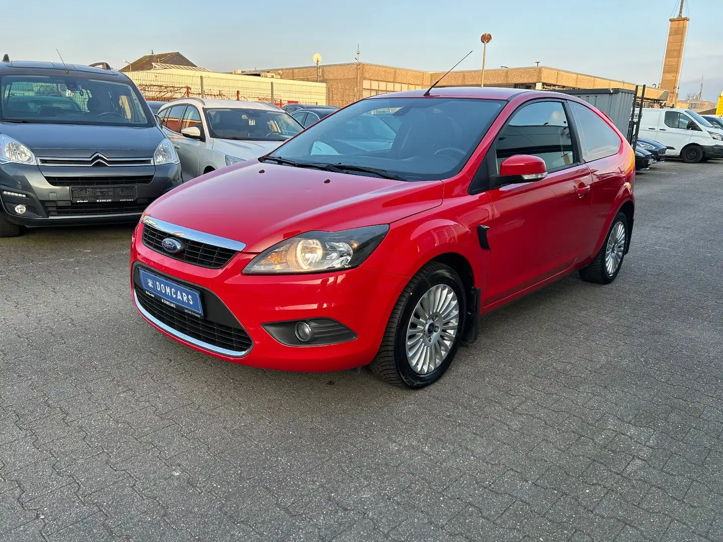Ford Focus Lim. Titanium//ALU/KLIMA/PDC/SITZHEIZUNG// Rot - 2