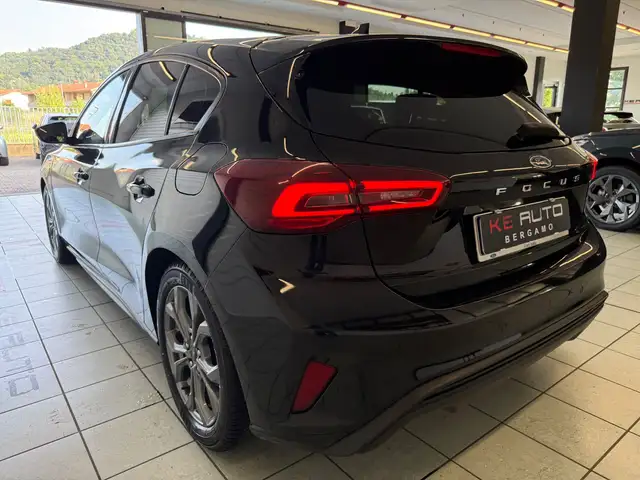 Ford Focus view 5