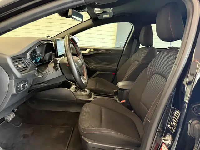Ford Focus view 9