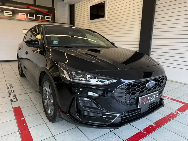 Ford Focus view 3