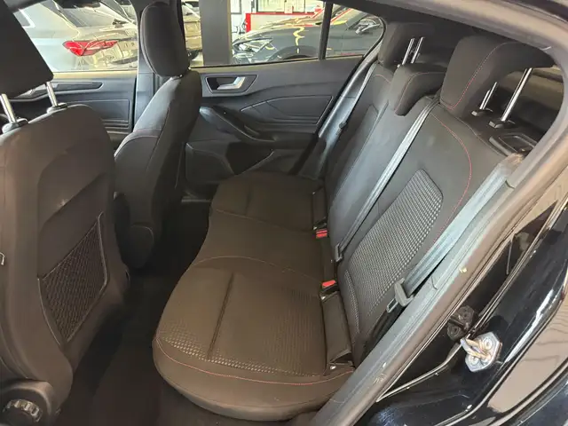 Ford Focus view 11